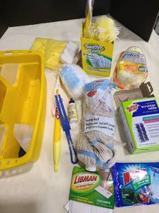 lot 4065 image: Carry tote and cleaning supplies
