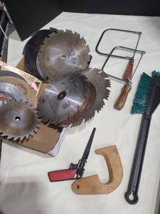 lot 4067 image: Blades, coping saws, more