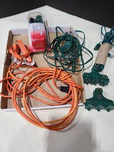 lot 4093 image: Extension cords