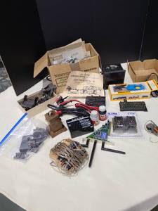 lot 4104 image: Lionel train accessories