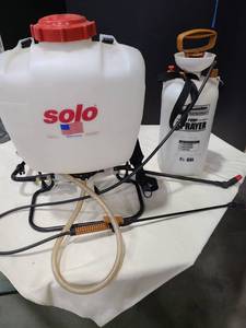lot 4115 image: Backpack sprayer and handheld sprayer