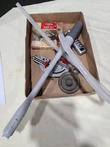 lot 4133 image: Garage items