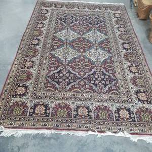 lot 1056 image: Area rug. Very nice. Needs cleaned. 114 x 73