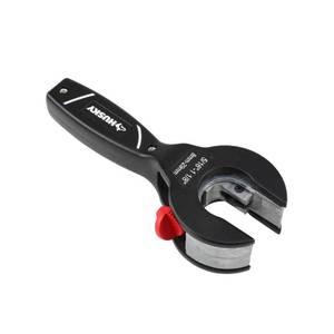 lot 3151 image: Husky Ratcheting Tube Cutter