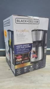 lot 33340 image: BlackDecker 12-Cup Programmable Coffee Maker