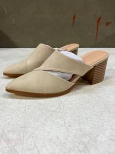 lot 30862 image: Women�s Slip Ons Size 5 Tan