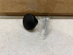 lot 38556 image: Pack of 25 (-) Cabinet Drawer Pulls with Screws, CircularBlack