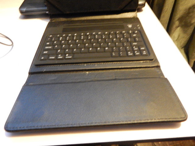 lot 299 image: IPAD CASE WITH KEYBOARD