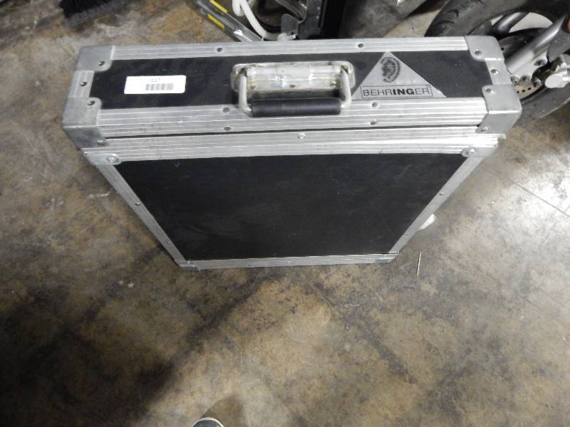 lot 117 image: CROWN AMP AND BERINGER ROADIE CASE