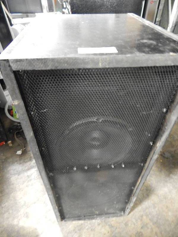 lot 118 image: HOMEMADE DJ BASE KICKER WITH TWO AMP CROSSOVER