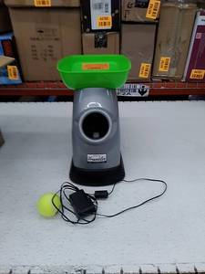 lot 44280 image: Franklin Pet Supply Co. pet ball launcher