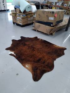 lot 44358 image: Leather Cow Hide Rug,81in