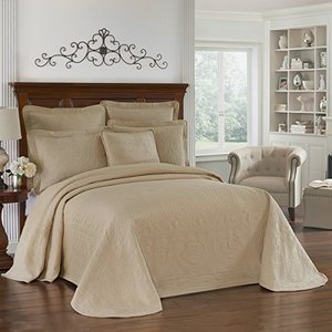 lot 44380 image: Historic Charleston King Charles Modern Farmhouse Floral Matelasse Bed Spread, KingCalKing, Birch