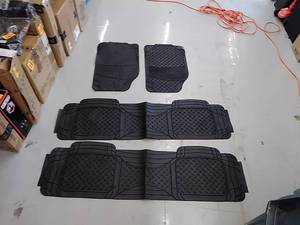lot 44422 image: Vehicle Floor Mats Set,Black