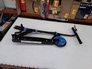 lot 44437 image: ViroRides Scooter, BlueBlack
