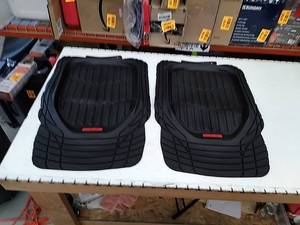 lot 44444 image: MotorTrend Floor Mats