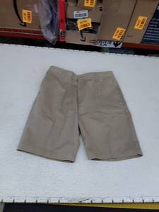 lot 44446 image: Dockers khaki shorts, Waist 33in.