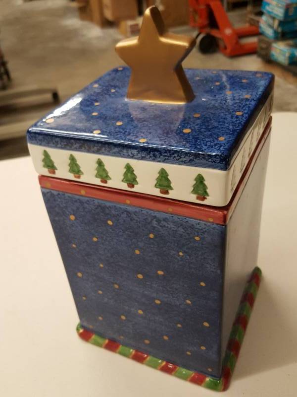 lot 8427 image: Christmas cookie jar