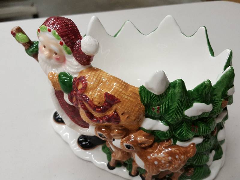 lot 8432 image: Santa tree reindeer dish