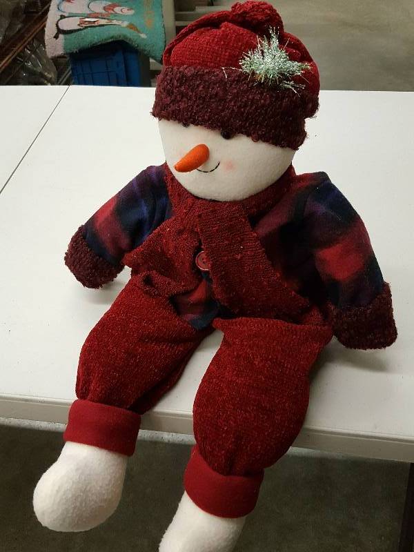 lot 8438 image: Snowman decor 22 tall made to sit