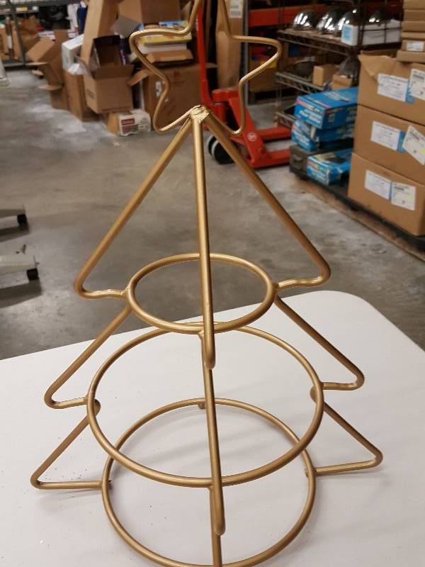 lot 8447 image: Gold Metal Christmas Tree Plate Rack 20 Tall. Can hold 3 different size plates.