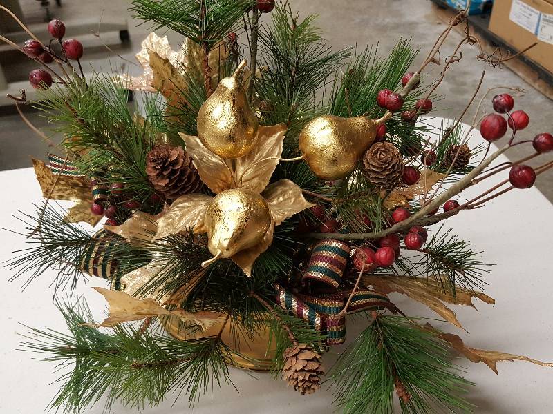 lot 8448 image: Brass container with holiday decor