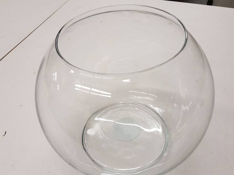 lot 8377-3 image: Indiana Glass 8 Crystal Rose Bowl. Great for table decor for weddings or floating candles