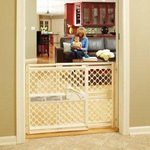 lot 1743 image: North States Supergate BabyChild Safety Pet Gate - Ivory 8629