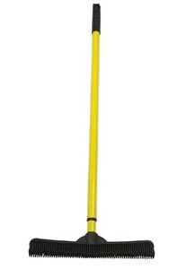 lot 2399 image: Pet Fur Long Handled Brush