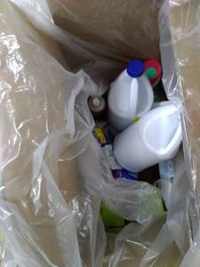lot 29724 image: Miscellaneous Kitchen Cleaning Supplies Box  (1 Box)  (See photos)  (SOLD AS IS)
