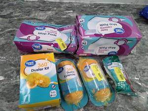 lot 30211 image: Cleaning Bundle (6pcs)  (See photos)  (SOLD AS IS)