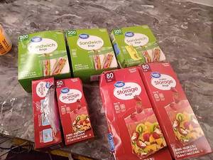 lot 30231 image: Storage Goods Bundle (7pcs)  (See photos)  (SOLD AS IS)