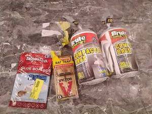 lot 30266 image: Garage Misc Bundle (4pcs)  (See photos)  (SOLD AS IS)