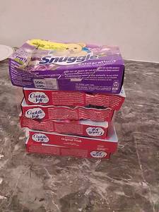 lot 30268 image: Dryer Sheet Bundle  (6pcs)  (See photos)  (SOLD AS IS)
