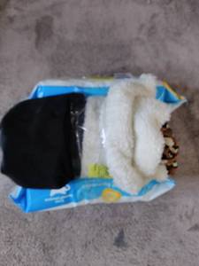 lot 31114 image: PET BUNDLE (4pcs)  (See photos)  (SOLD AS IS)