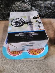 lot 31127 image: Fans Lot (2pcs)  (See photos)  (SOLD AS IS)