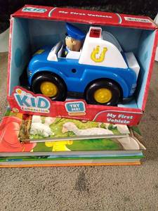 lot 54344 image: Kids Lot (4pcs)  (See photos)  (SOLD AS IS)