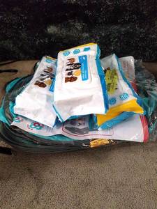 lot 54395 image: PET BUNDLE (4pcs)   (See photos)  (SOLD AS IS)