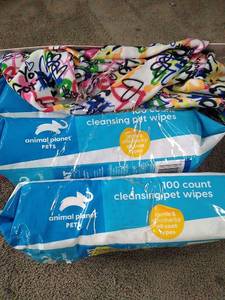 lot 54396 image: Dog Supplies Lot  (4pcs)  (See photos)  (SOLD AS IS)