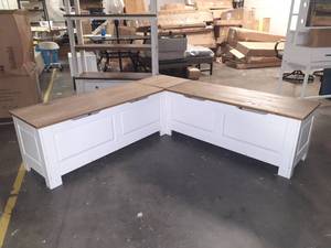 lot 18 image: White Wood Corner Storage Bench