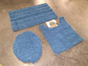 lot 26 image: 3 Piece Chenille Bathroom Rug Set Blue