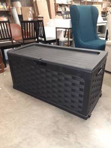 lot 62 image: Large Rolling Deck Box
