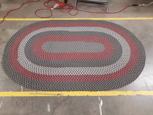 lot 132 image: 4ft x 6ft Area Rug Hand Woven