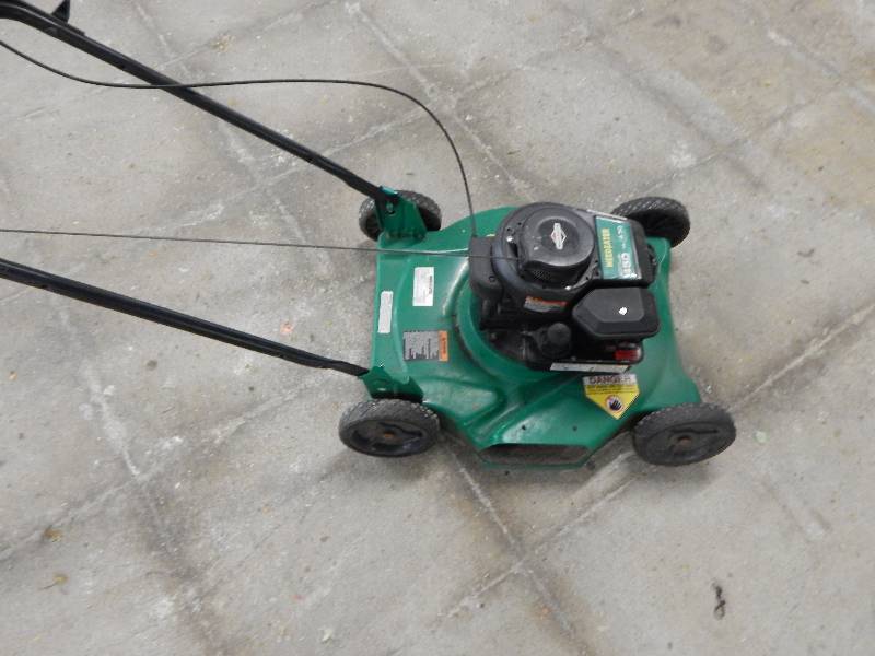 lot 1544 image: Weedeater 20 Deck Push Mower Briggs & Stratton Engine