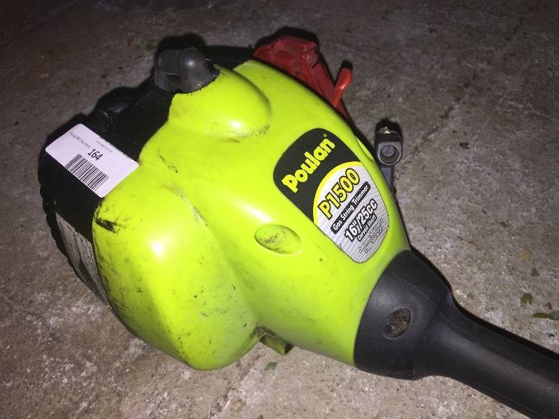 lot 164 image: Poulan 2-Cycle 25 cc Curved Shaft String Gas Trimmer-