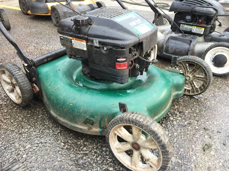 lot 166 image: Yard Machines 6 hp 21 Cut Push Lawn Mower