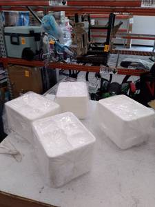 lot 45007 image: Box of Vplus Compartment Plates