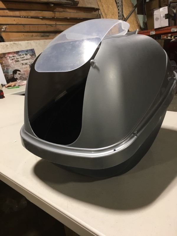 lot 6115 image: Cat Litter Box with damaged door but still useable without