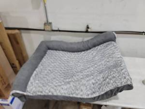 lot 3230 image: Xl Dog Bed