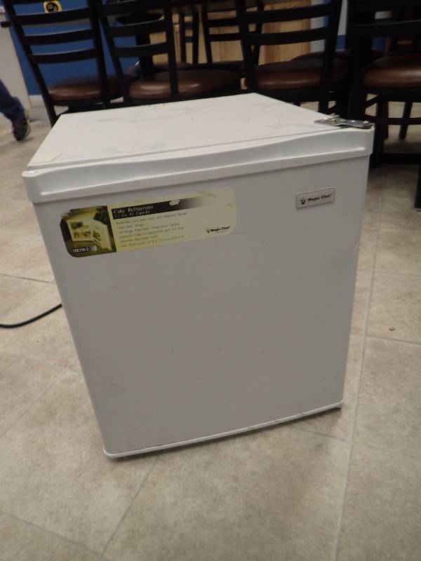 lot 1544 image: Magic Chef Mini Refrigerator